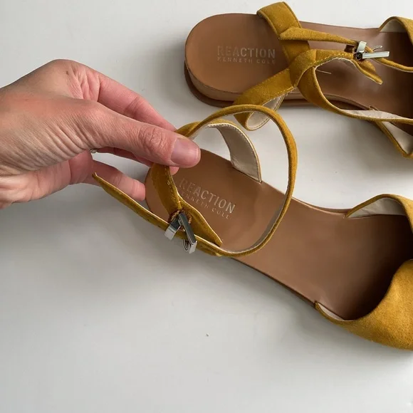 Kenneth Cole Reaction Jolly Burnt Mustard Suede Leather Upper Sandal Size 10 - Picture 3 of 11